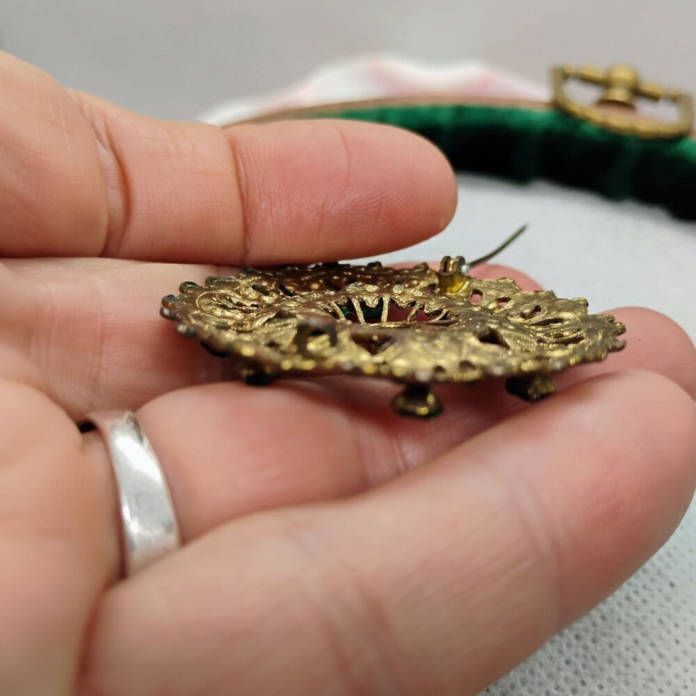 Vintage Gold-Tone Filigree Brooch With Green Rhinestones & Clover Motif 1.5" - Picture 7 of 7